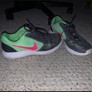 Nike 8.5 womens shoes